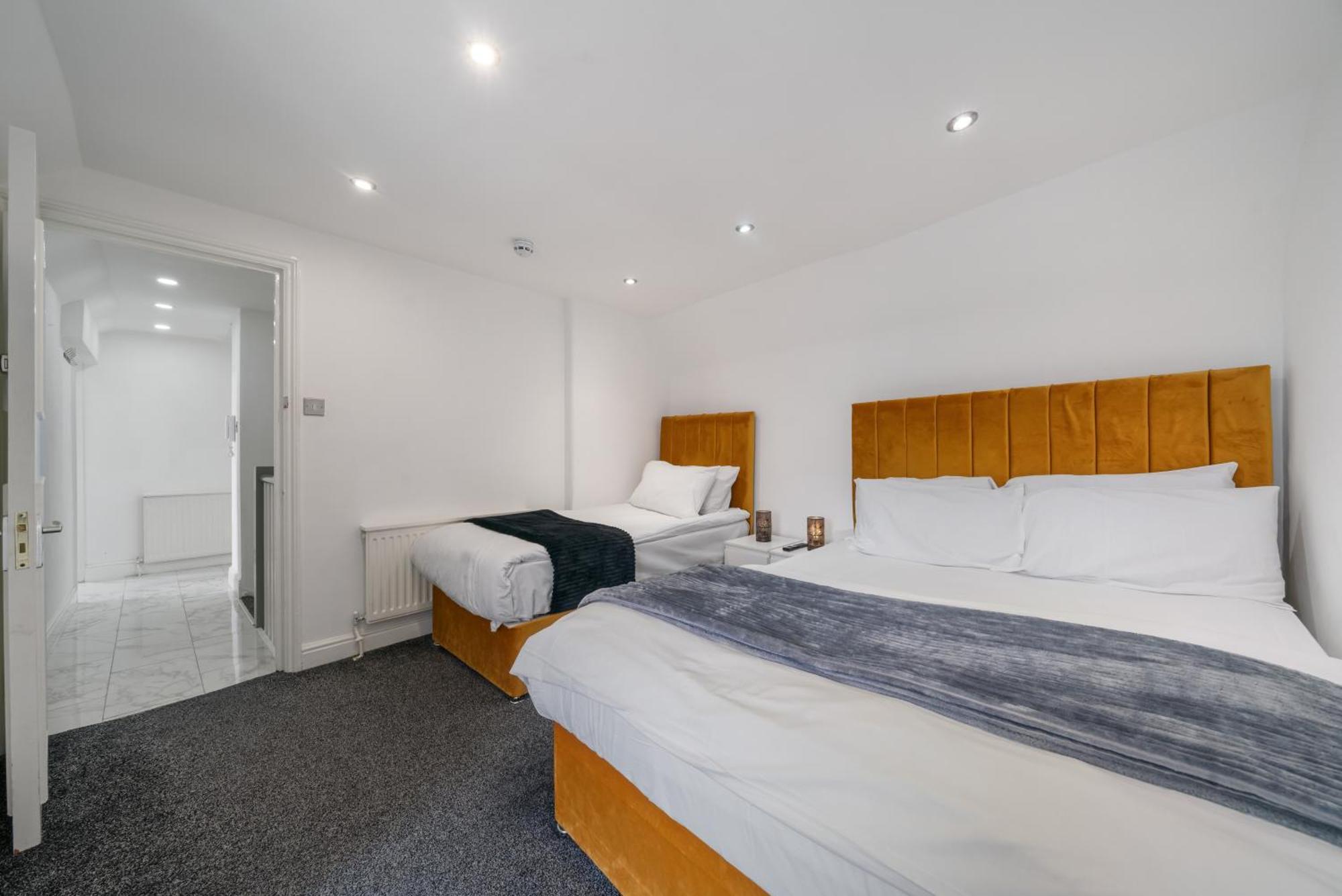 Luxurious 1-bedroom Penthouse On Oxford Street 11g Apartment