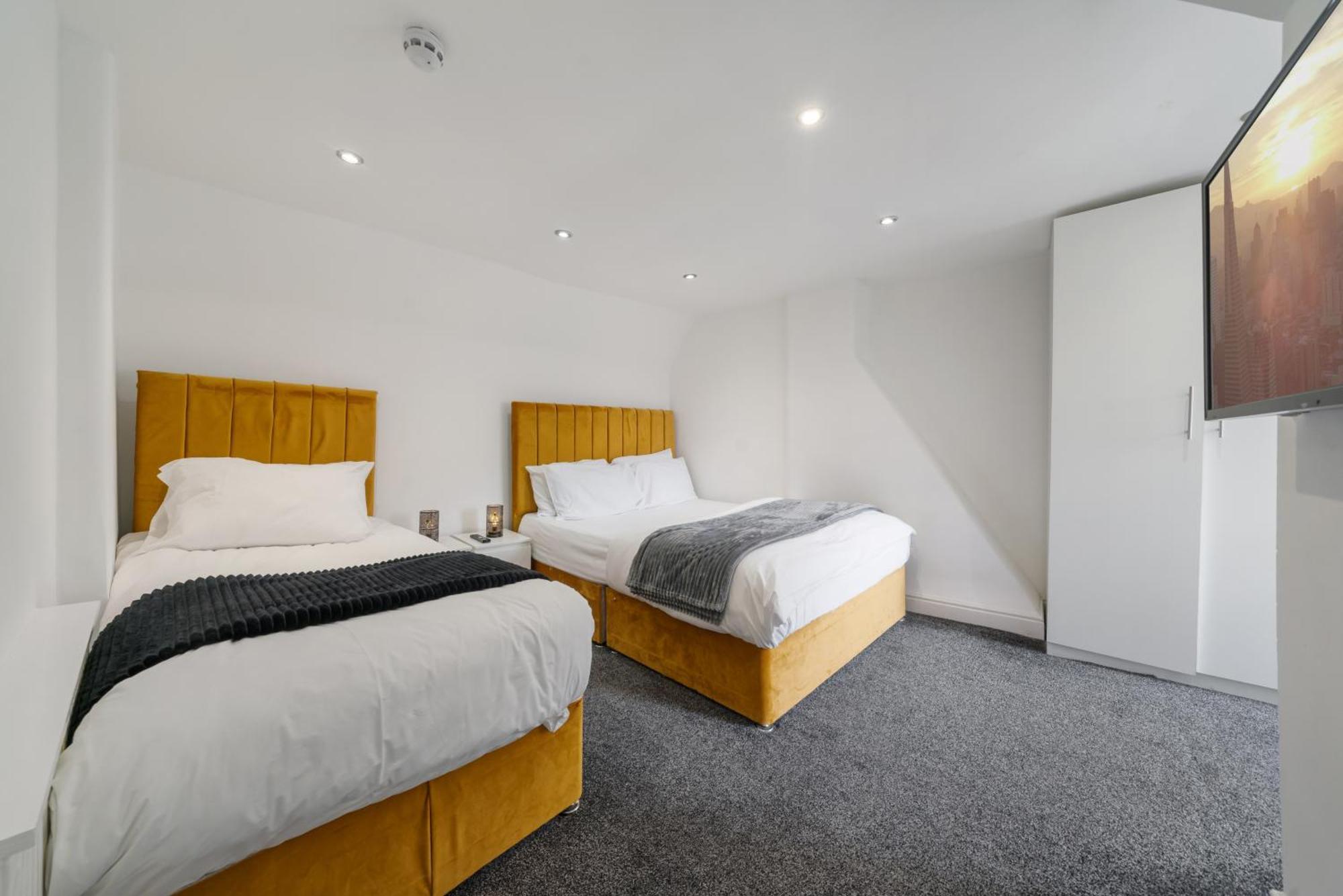 Luxurious 1-bedroom Penthouse On Oxford Street 11g *